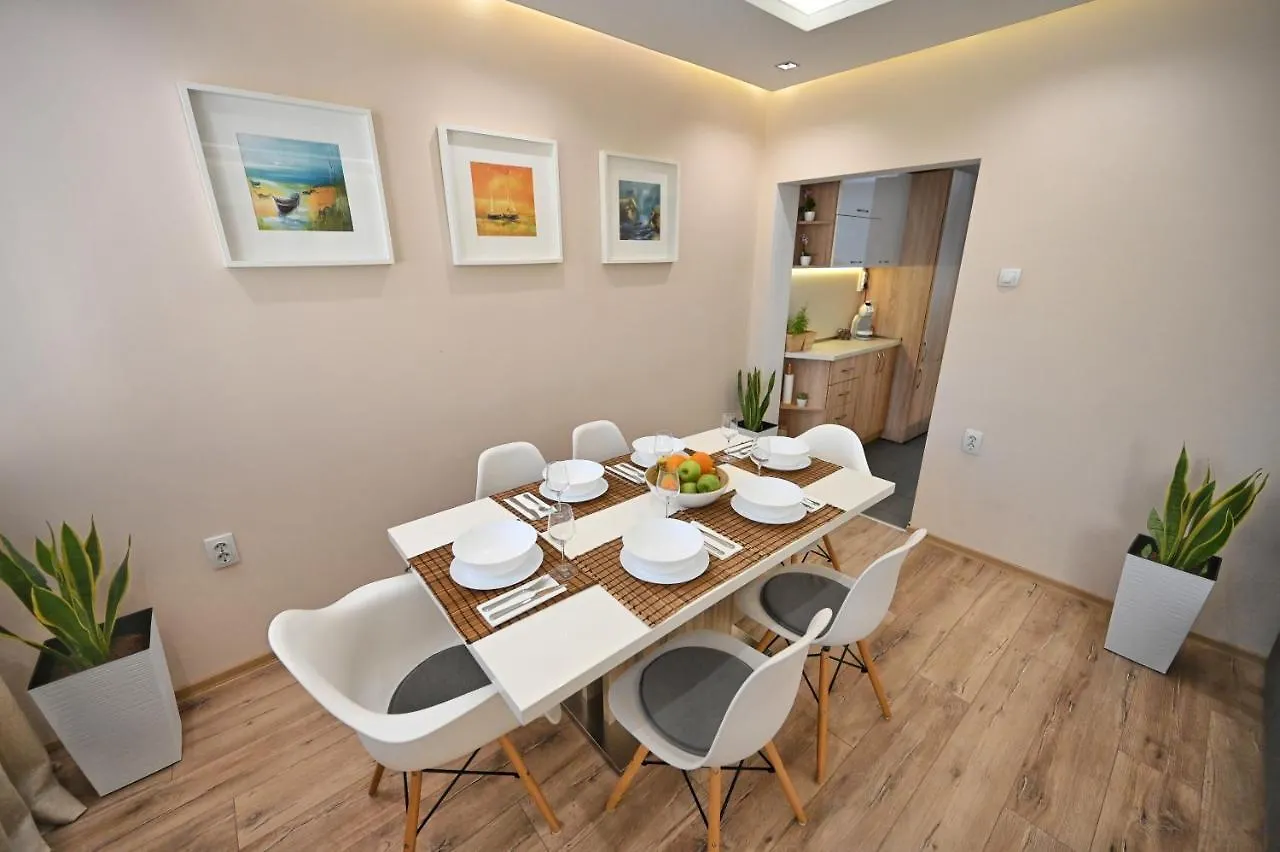 Modern Central 2-Bedroom Apartment With Parking Varna 0*,
