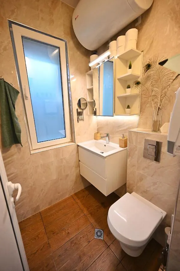 Modern Central 2-Bedroom Apartment With Parking Varna 0*,