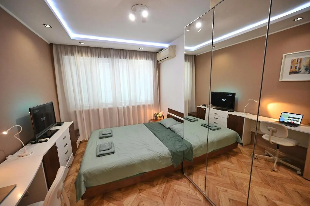 Modern Central 2-Bedroom Apartment With Parking Varna 0*,